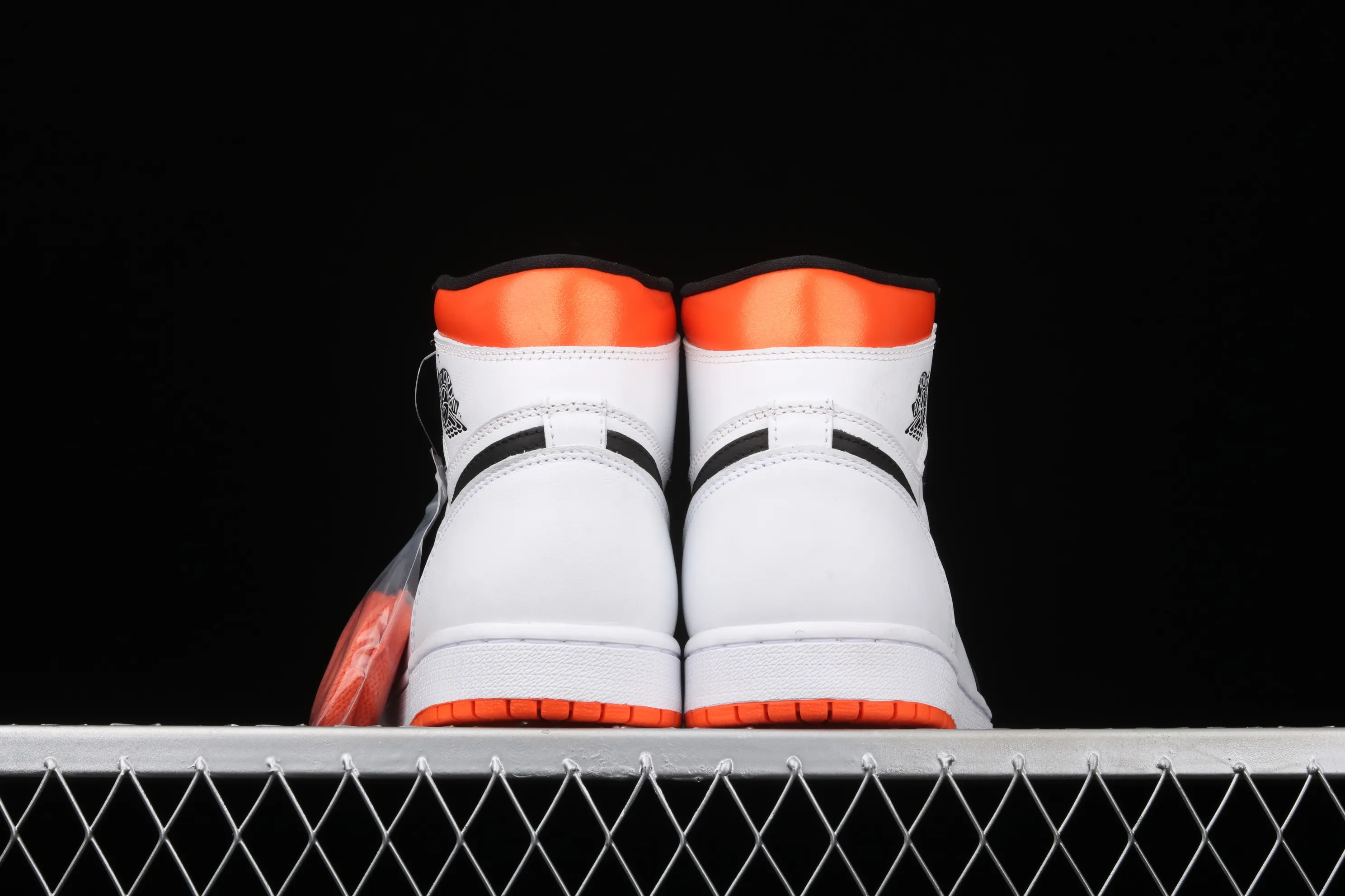 All Categories Air Jordan Jordan Series Basketball Shoes Air Jordan 1 High Air Jordan 1 High OG "Black Toe Shattered Backboard" AJ1 Joe 1 Shattered Backboard Black Toe High Top Basketball Shoes 555088-180
